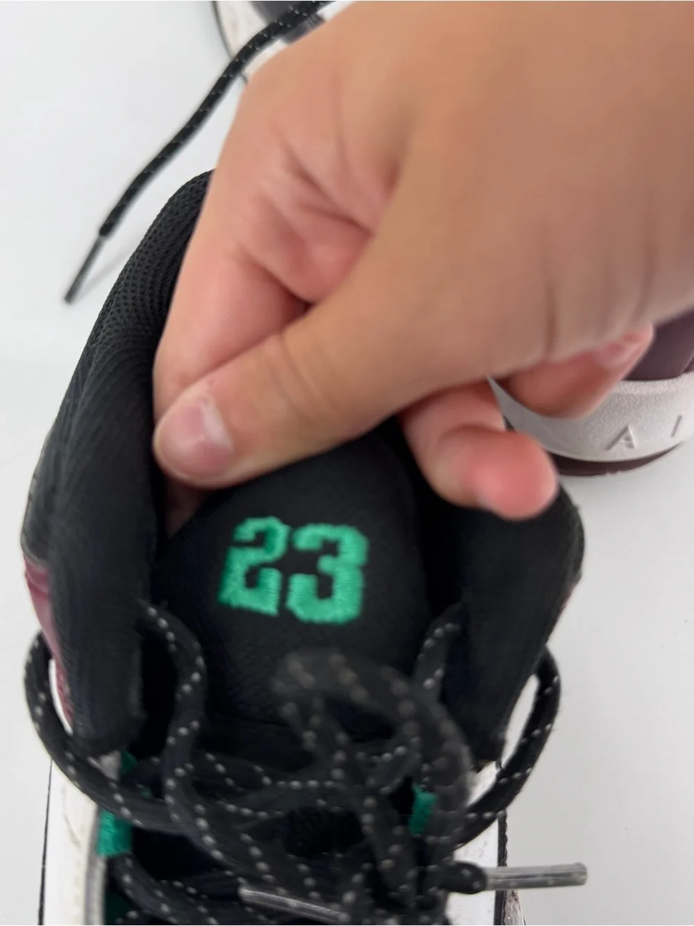 Nike Jordan Kids' Max Aura 3 Basketball Sneakers Size 4.5 Youth